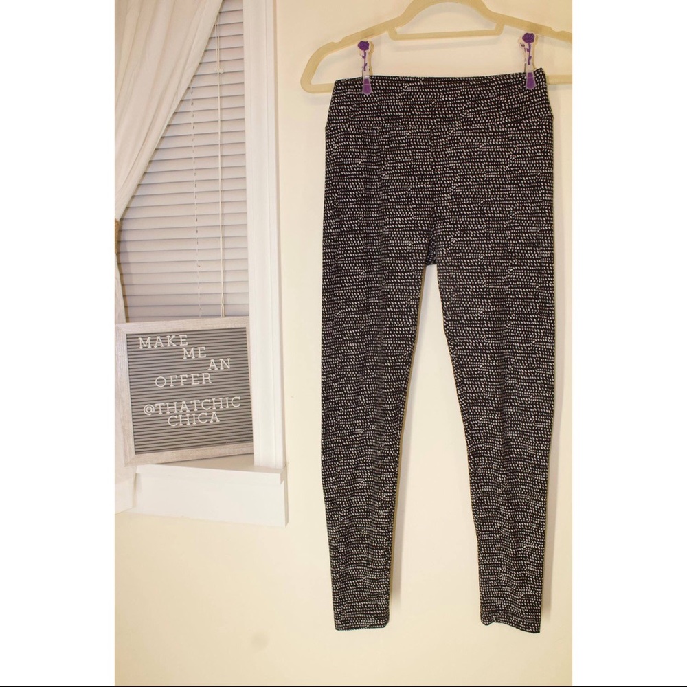 LuLaRoe Black and White patterned leggings!